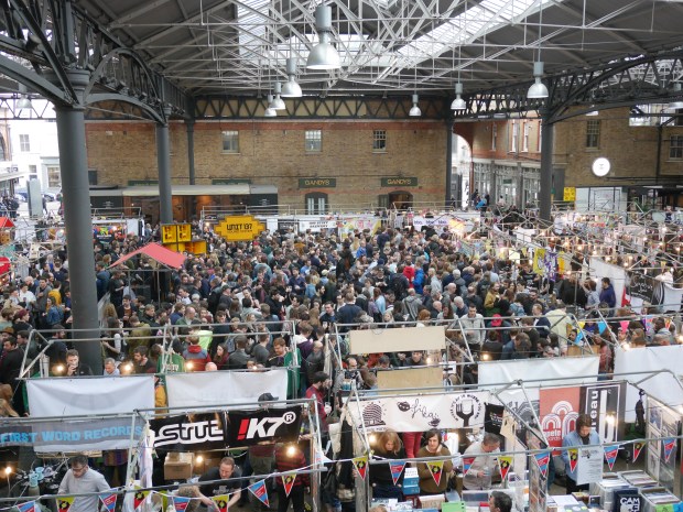 London Brewers' Market Crowd Shot Apr 2017.JPG